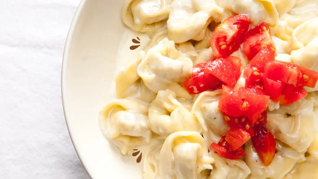 Dinner Ideas for Family: 5 Easy and Delicious Recipes Everyone Will Love – One-pot creamy chicken Alfredo pasta with garlic, parmesan, and penne, served in a skillet topped with fresh parsley.

